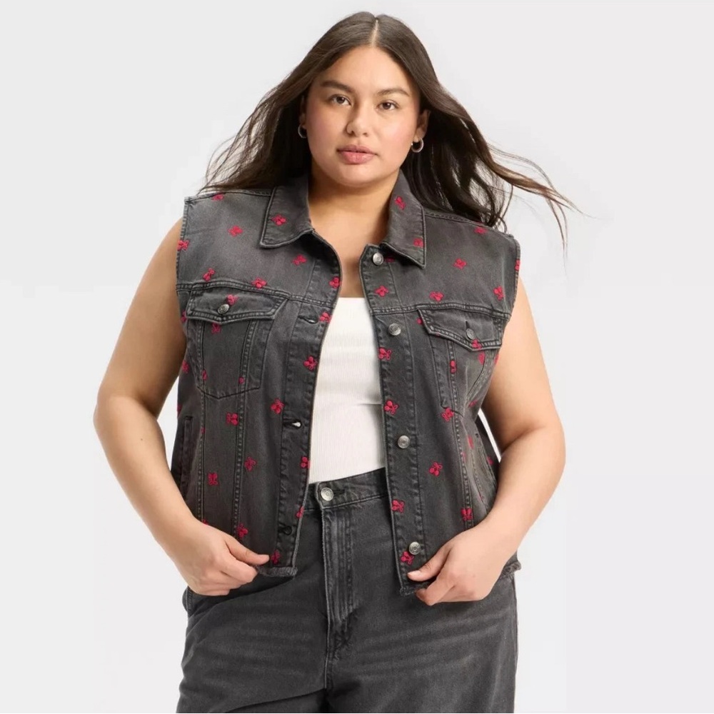 NWT Black Wash Oversized Trucker Vest Size 1X